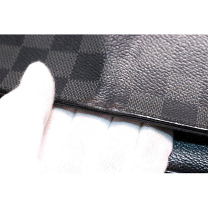 Louis Vuitton District MM NM Shoulder Bag