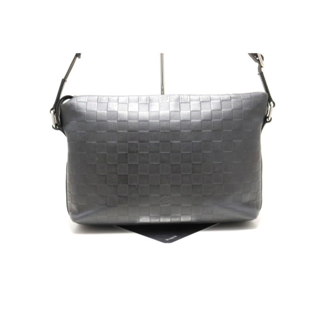 Louis Vuitton Discovery Messenger PM