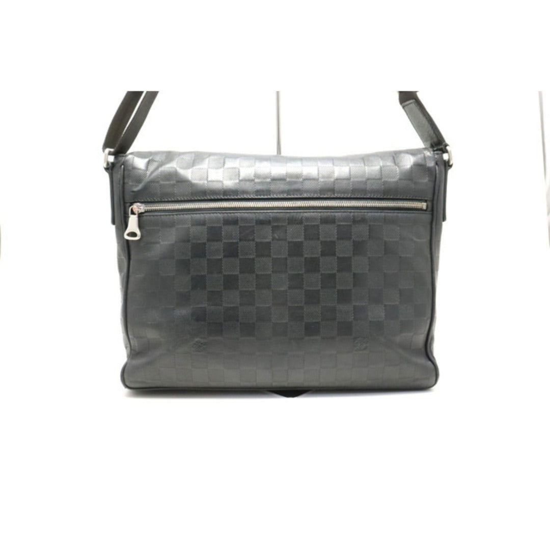 Louis Vuitton District MM Shoulder Bag
