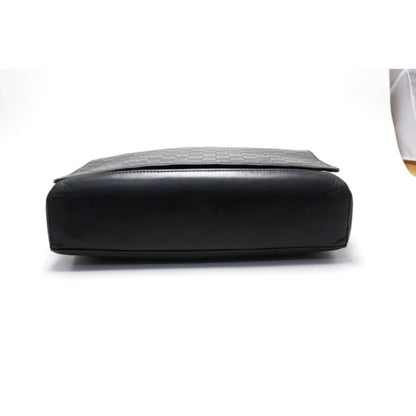 Louis Vuitton District MM Shoulder Bag