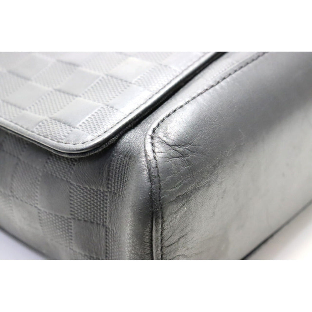 Louis Vuitton District MM Shoulder Bag