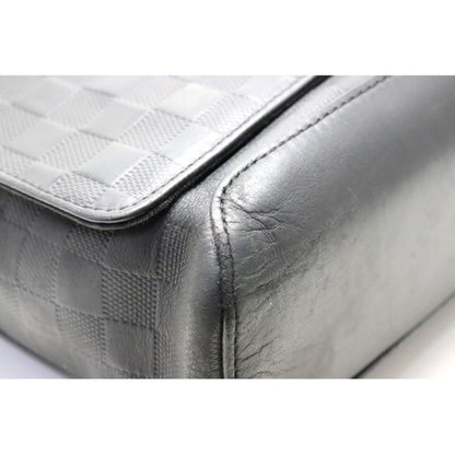 Louis Vuitton District MM Shoulder Bag
