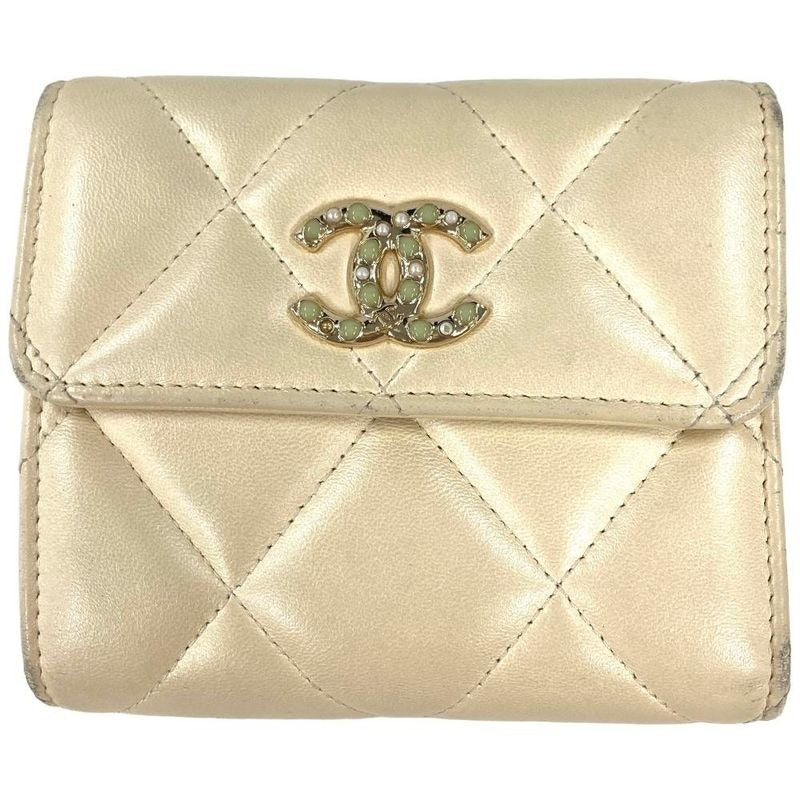 Chanel Quilted Trifold Wallet Lamb Skin Ap2809 White Gold Hardware Coco Pearl
