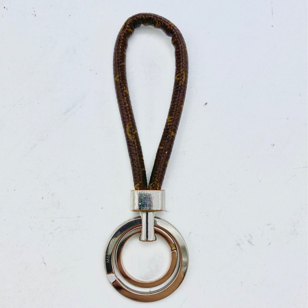 Louis Vuitton Key Ring Monogram Eclipse Sport Cles Halo Key Holder — view 2
