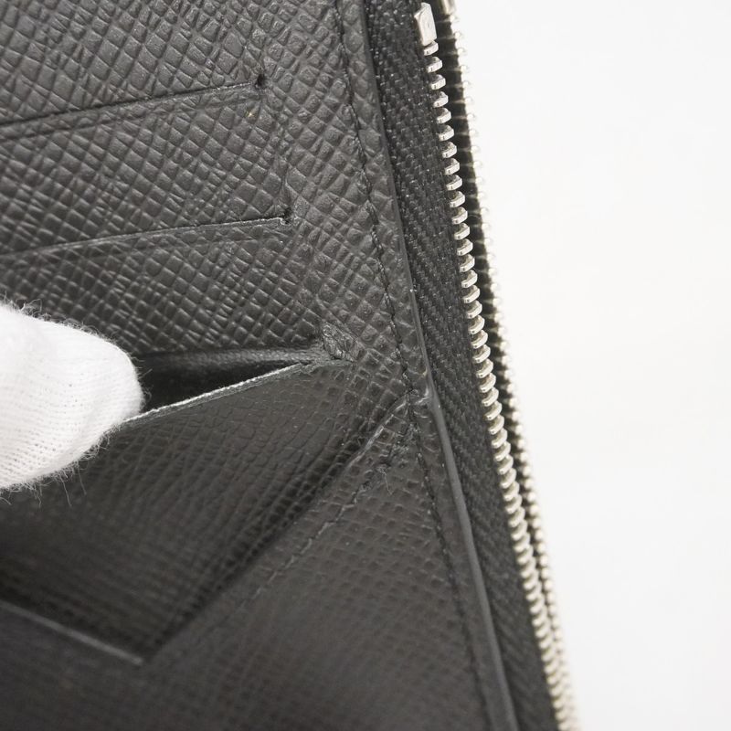 Louis Vuitton Coin Case Taiga Coin Card Holder M62914 Noir Black Men's