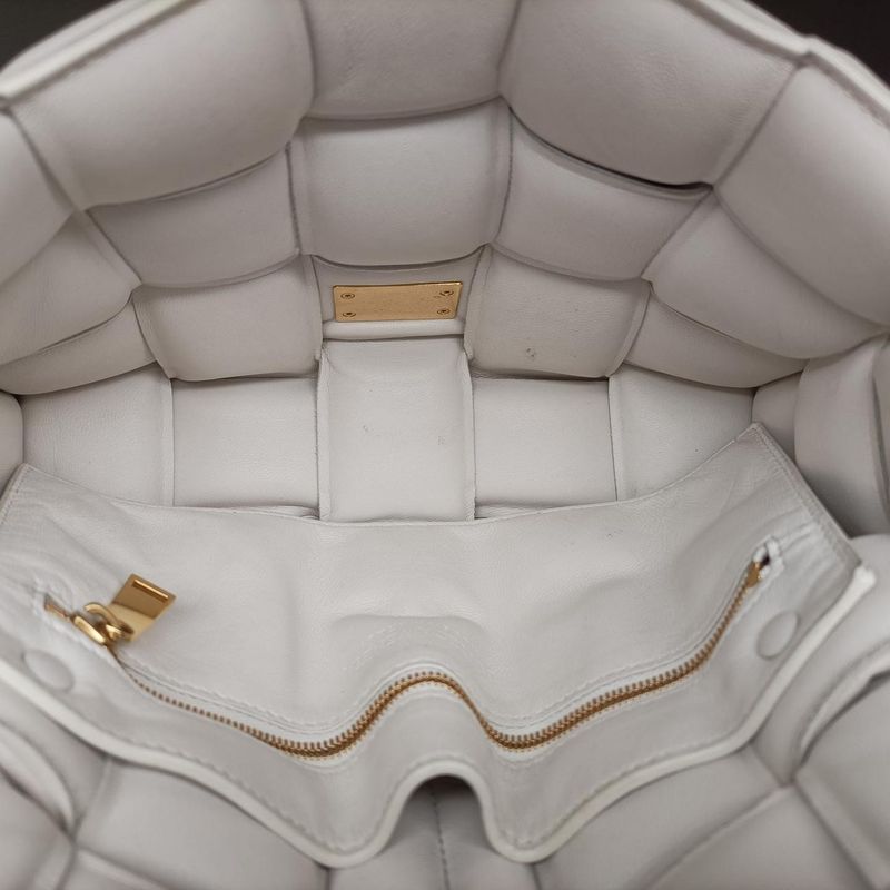 Bottega Veneta The Chain Cassette In White Lambskin B09341150o