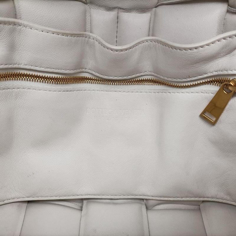 Bottega Veneta The Chain Cassette In White Lambskin B09341150o