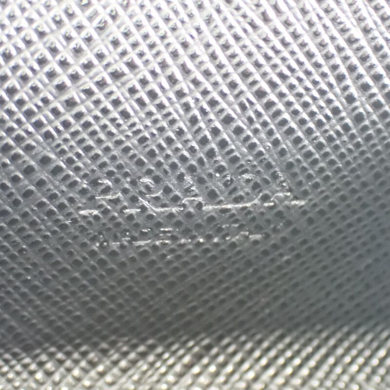 Prada Saffiano Triangle 2mm (0.08in)935_qhh_f0002 Coin Case Saffiano Black
