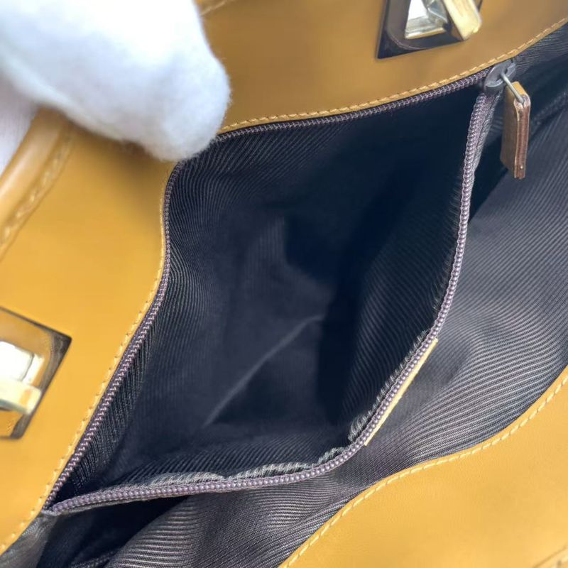 Gucci GG Pattern Canvas Brown Tote Bag Gold 002-1099