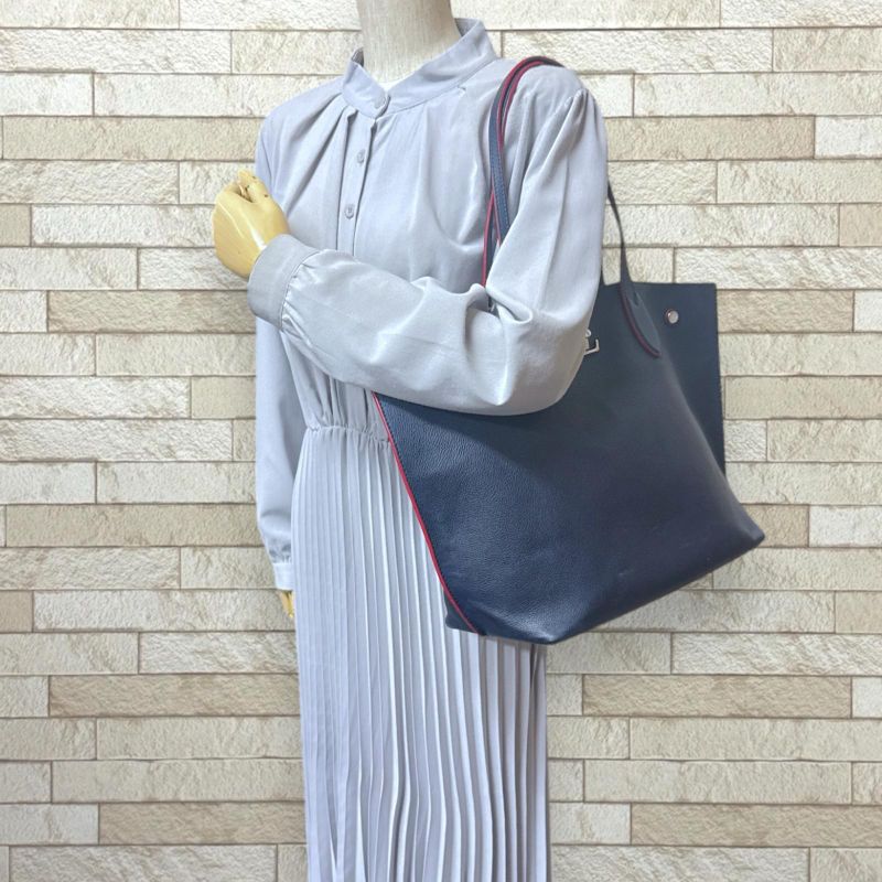 Louis Vuitton Lock Me Go Tote Bag Leather M52759 Navy Women's Louis Vuitton