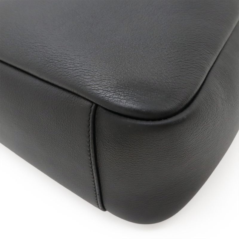 Saint Laurent Paris Yves Saint Laurent LE 5 7 Soft Small Shoulder Bag One