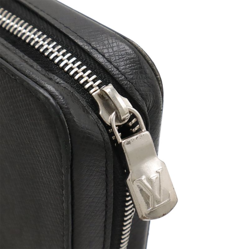 Louis Vuitton Taiga Zippy XL Round Zipper Long Wallet Travel Case Second Bag