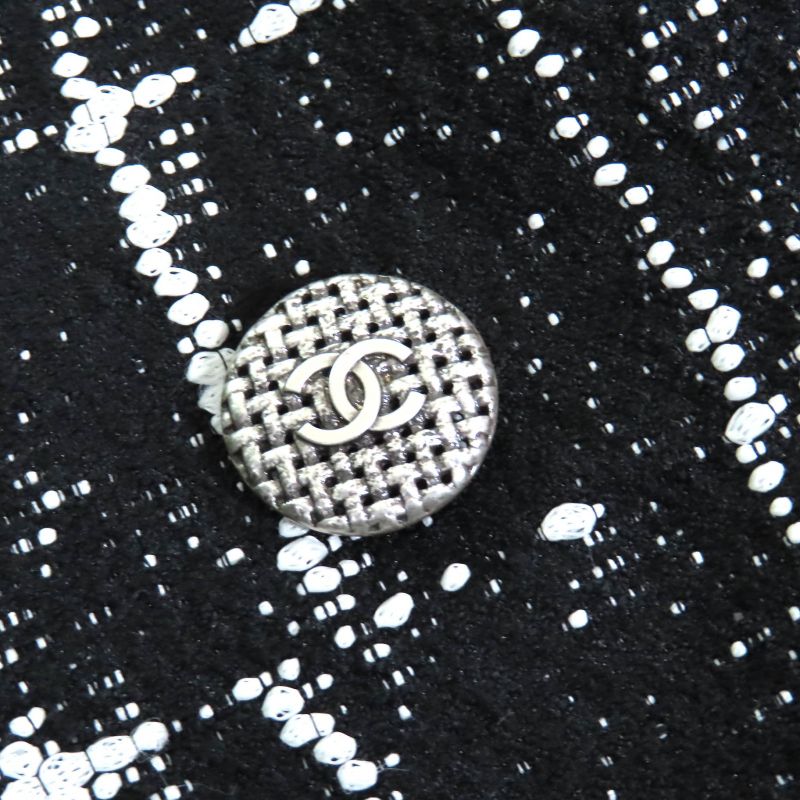 CHANEL P47857 Silk Blend Coco Mark Button Plaid Tweed Collarless Jacket Black