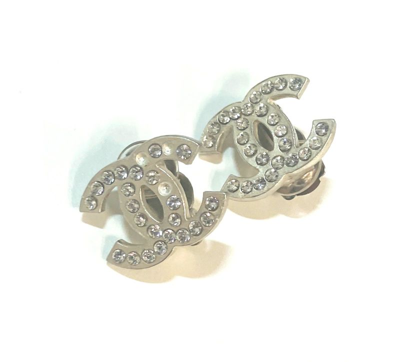 Chanel COCO Mark Rhinestone Earrings: Y3177