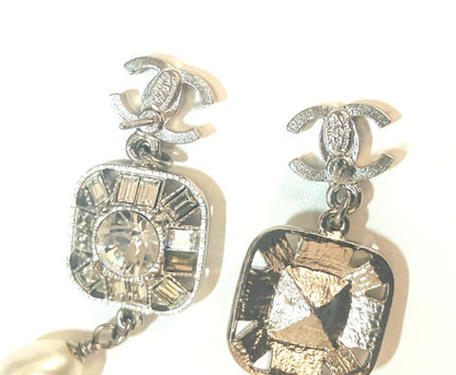 Chanel COCO Mark Bijoux Pearl Earrings : Y3183