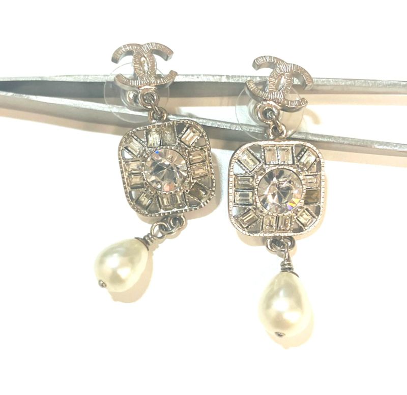 Chanel COCO Mark Bijoux Pearl Earrings : Y3183