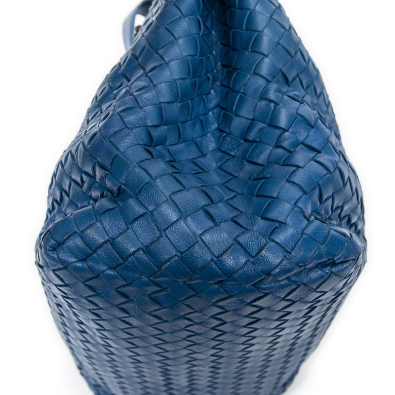 Bottega Veneta Chain Semi-shoulder Blue Intrecciato Leather A