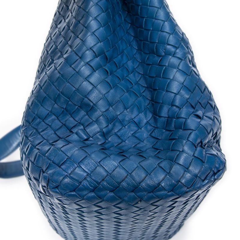 Bottega Veneta Chain Semi-shoulder Blue Intrecciato Leather A