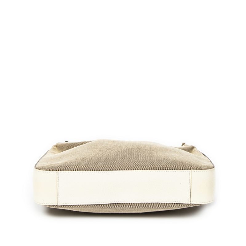 Gucci Chain Hobo Beige/ivory Canvas A