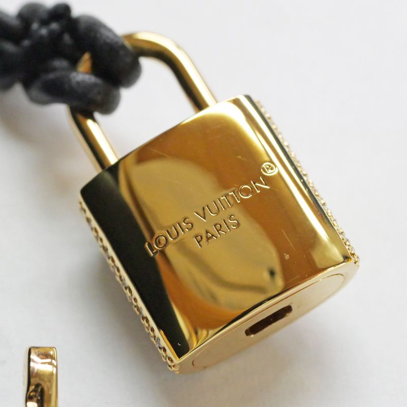 Louis Vuitton Bracelet LV Padlock M8217f Gold Rhinestone Accessories -
