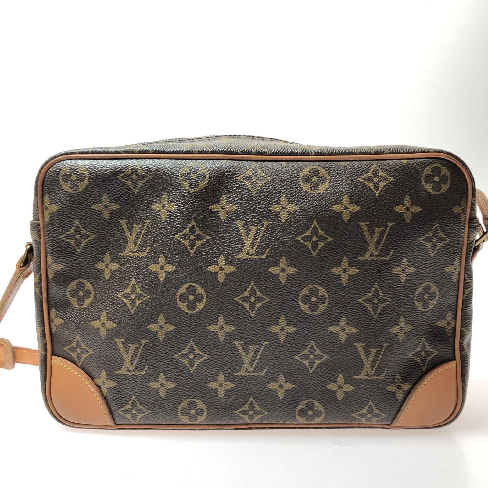 Louis Vuitton Unisex Shoulder Bag Monogram Trocadero 30 Pocket Inside
