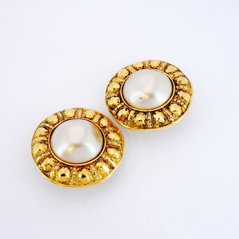 Chanel Earrings Vintage Round Shape Circle GP Plated Faux Pearl Gold Ladies