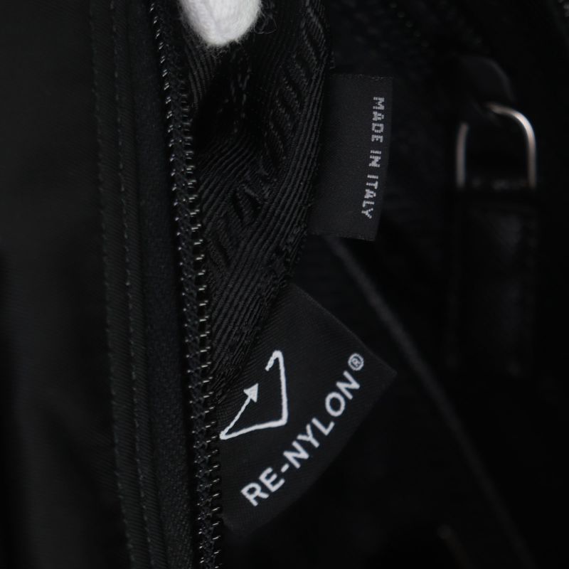 Prada 1bc421 Nylon Saffiano Leather Re-nylon Triangle Logo Triangle Plate