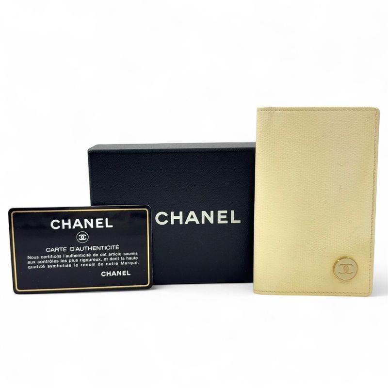 Chanel Coco Button Serial No 9 Leather Off-white Card Case Gold
