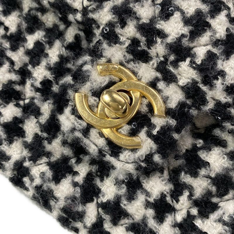 Chanel Shoulder Bag Mini Matelasse Ivory And Black Leather