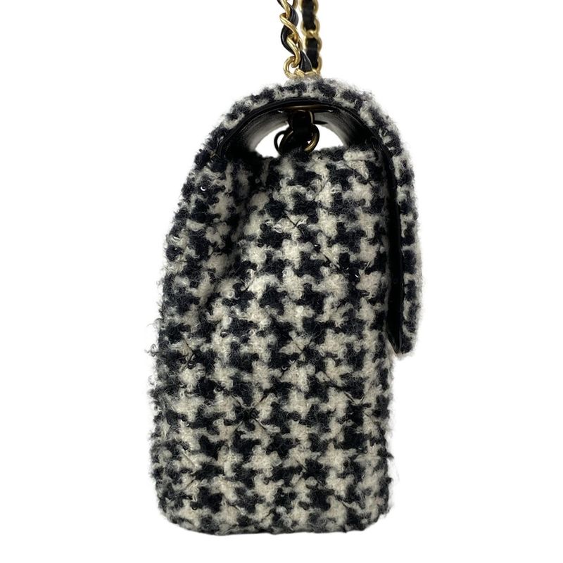 Chanel Shoulder Bag Mini Matelasse Ivory And Black Leather