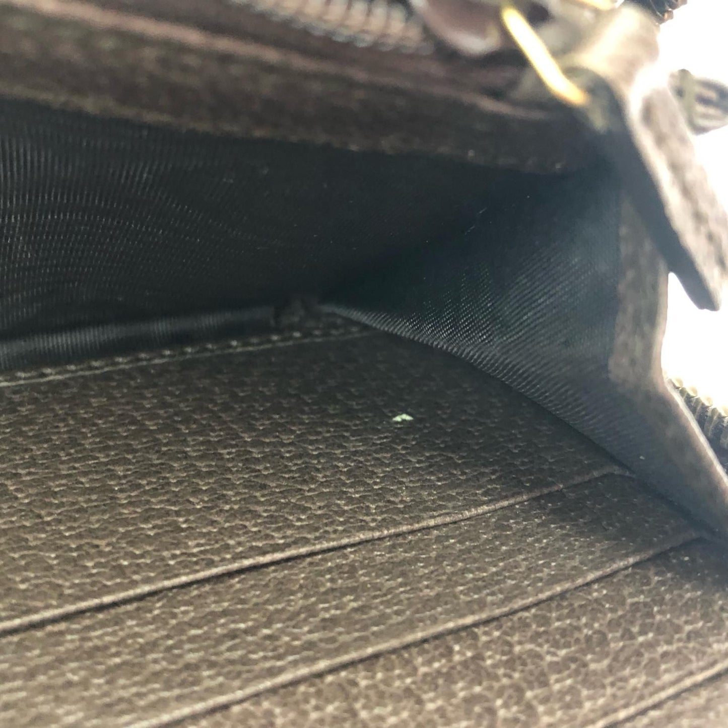 Gucci Women's Long Wallet Round Zipper GG Supreme Courier Round Zippy Taiga