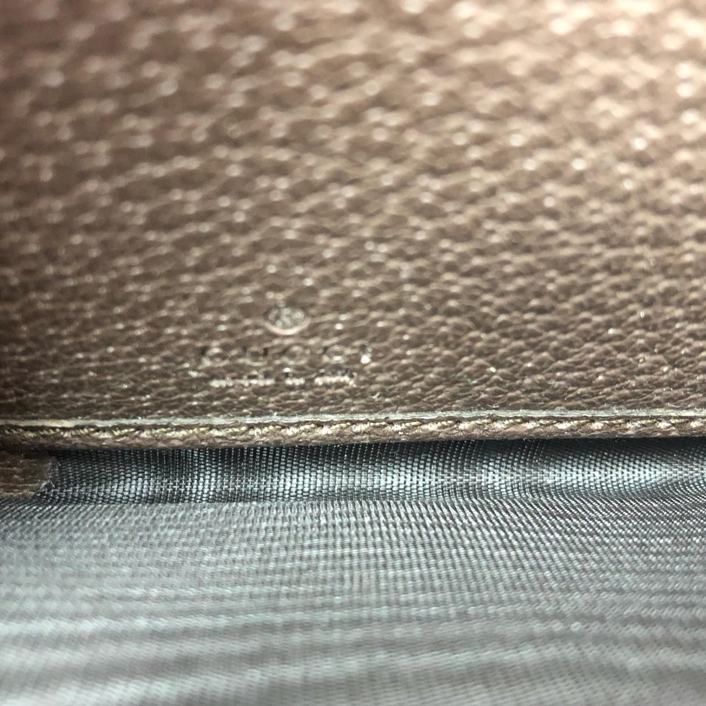 Gucci Women's Long Wallet Round Zipper GG Supreme Courier Round Zippy Taiga