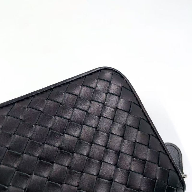 Bottega Veneta Intrecciato Round Zip Leather Black Long Wallet Black