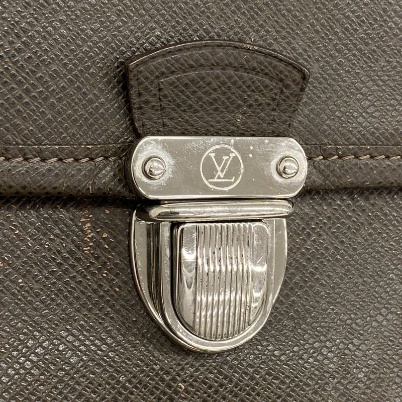 Louis Vuitton Taiga Alexei M32478 Grizzly Men's Shoulder Bag