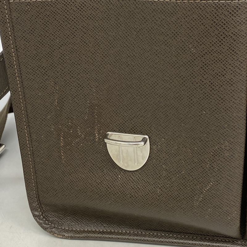 Louis Vuitton Taiga Alexei M32478 Grizzly Men's Shoulder Bag