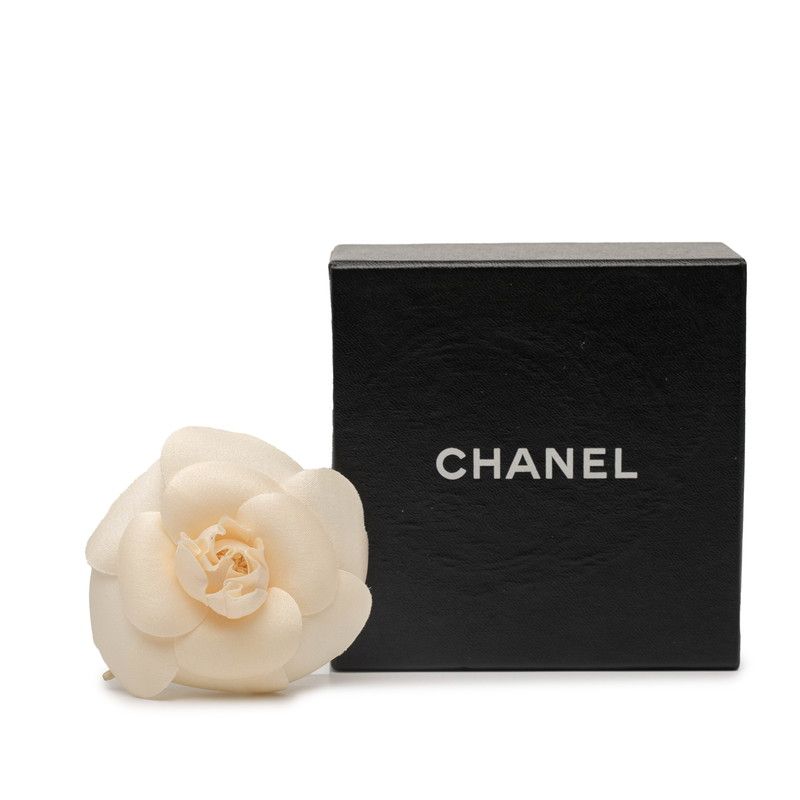 Chanel Camellia Brooch Corsage Beige Ivory Fabric Ladies Chanel