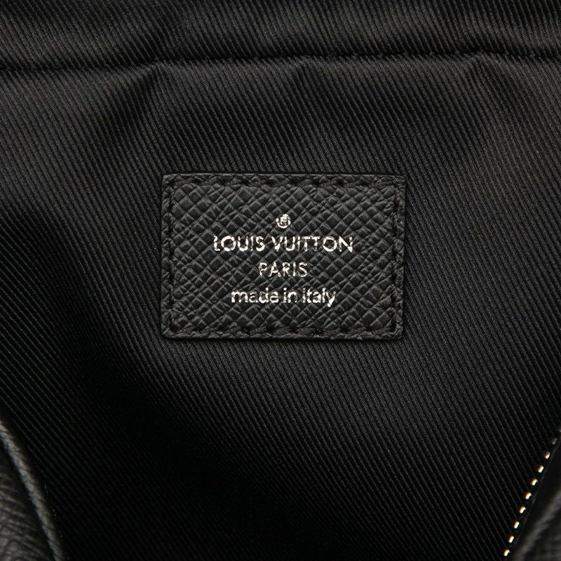 Louis Vuitton Taiga Lama Bum Bag Outdoor Body Bag Waist Bag M30245 Noir Black