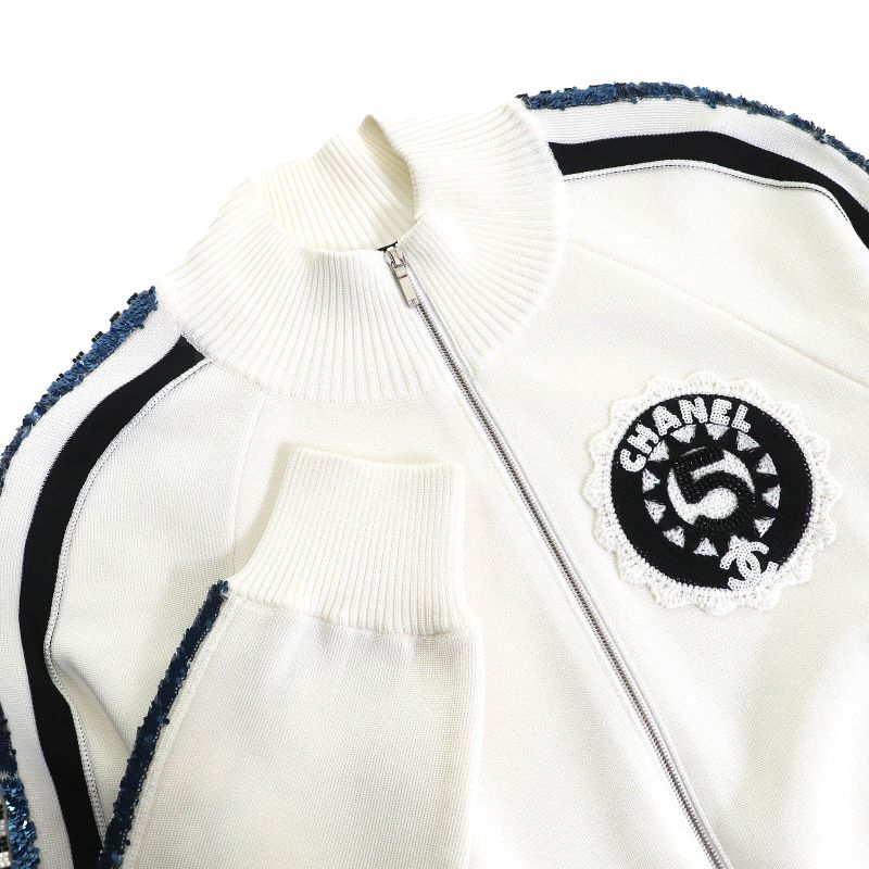 CHANEL 2023 P74166 Coco Mark Logo NO.5 Patch Sequin Embellished Blouson White