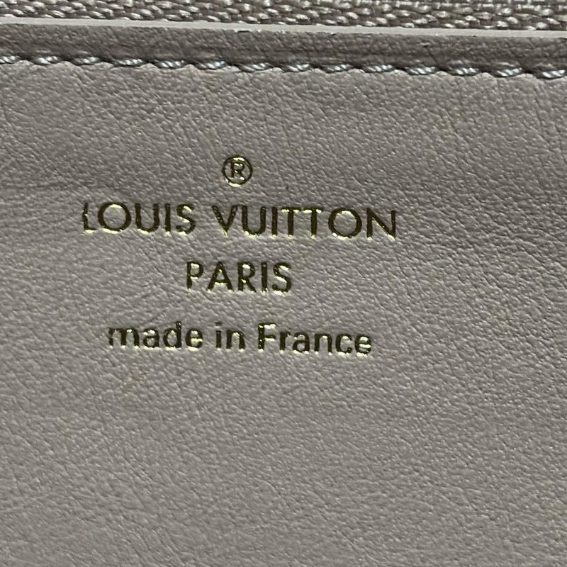 Louis Vuitton Capucines Portefeuille Capucines M62763 Tivoli Leather