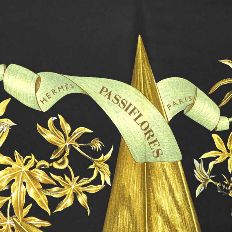 Exhibited Hermes Carr 90 Large Scarf Passiflores Passion Flower Silk 100%