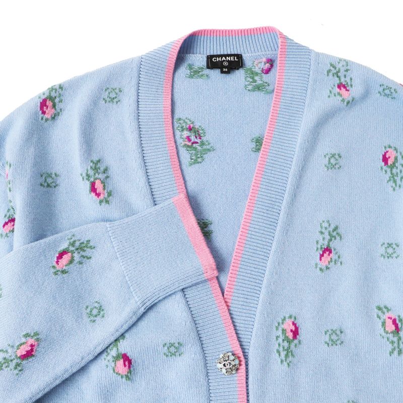 CHANEL 2022 P73869 P73823 100% Cashmere Coco Mark Button Knit Setup With Stones