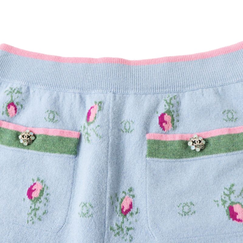 CHANEL 2022 P73869 P73823 100% Cashmere Coco Mark Button Knit Setup With Stones