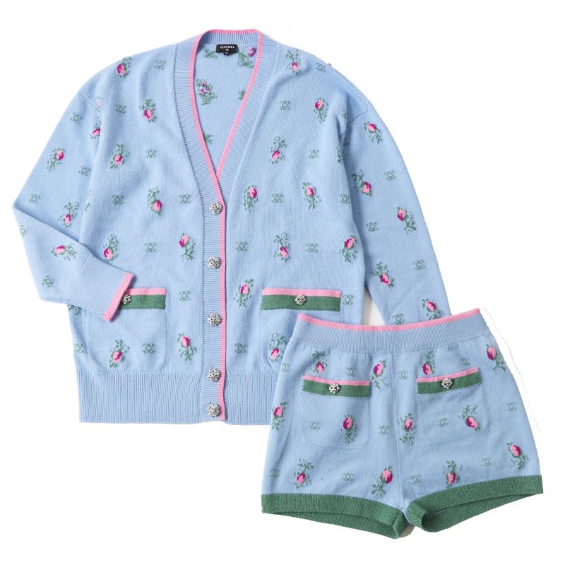 CHANEL 2022 P73869 P73823 100% Cashmere Coco Mark Button Knit Setup With Stones