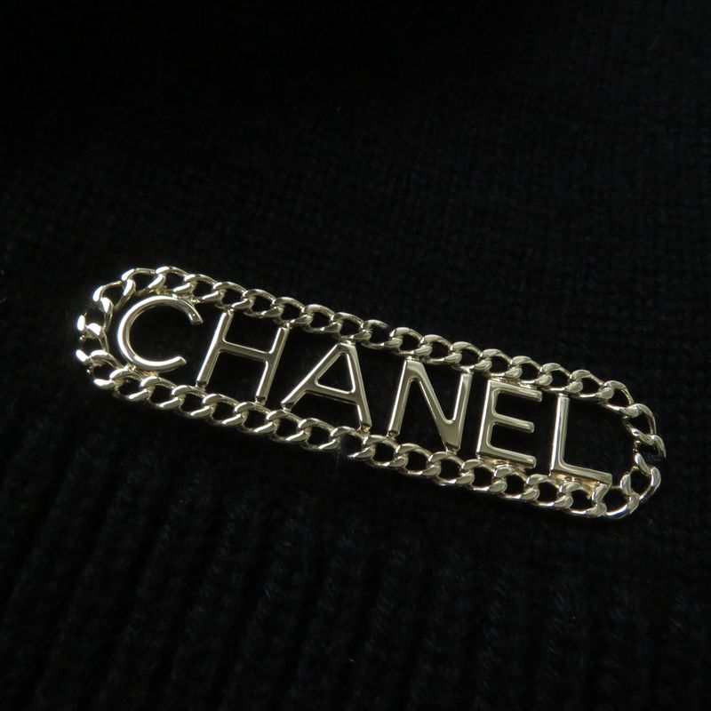 CHANEL P62881 100% Cashmere Off-shoulder Long Sleeve Knit With Logo Plate Black