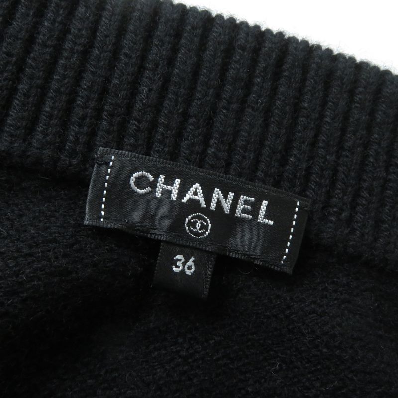 CHANEL P62881 100% Cashmere Off-shoulder Long Sleeve Knit With Logo Plate Black