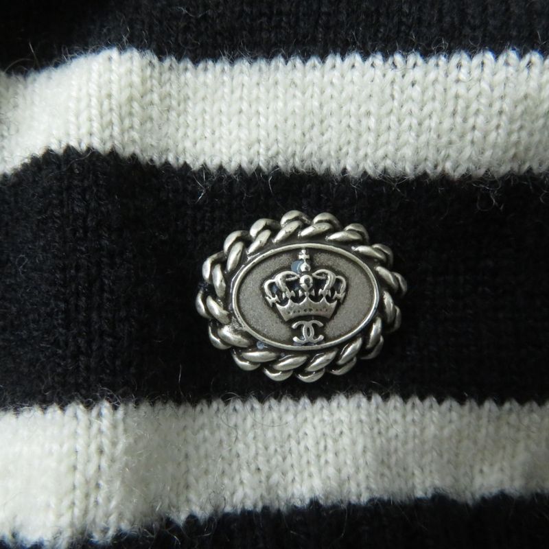 CHANEL 08A P33451 Striped 100% Cashmere Long-sleeved Knit With Bijoux Chain