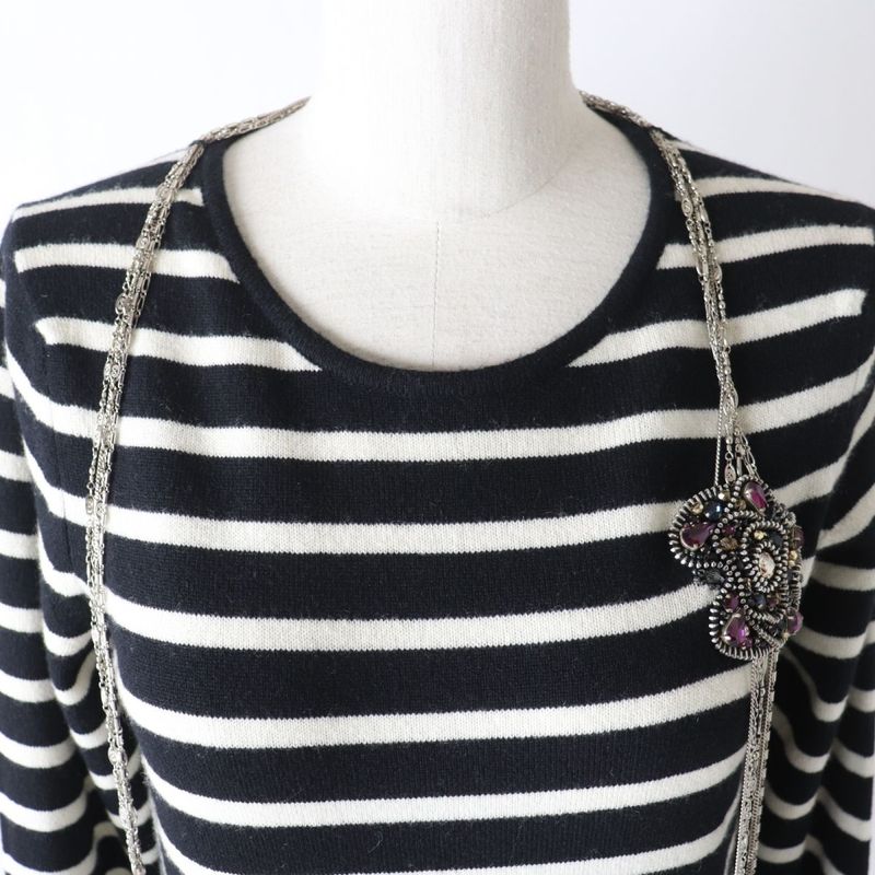 CHANEL 08A P33451 Striped 100% Cashmere Long-sleeved Knit With Bijoux Chain