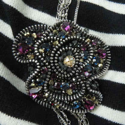 CHANEL 08A P33451 Striped 100% Cashmere Long-sleeved Knit With Bijoux Chain