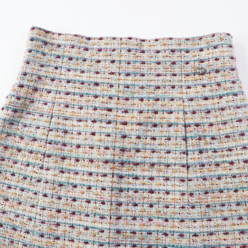 CHANEL P59073 Tweed Trapeze Long Skirt With Scallion And Coco Mark Plate Multi
