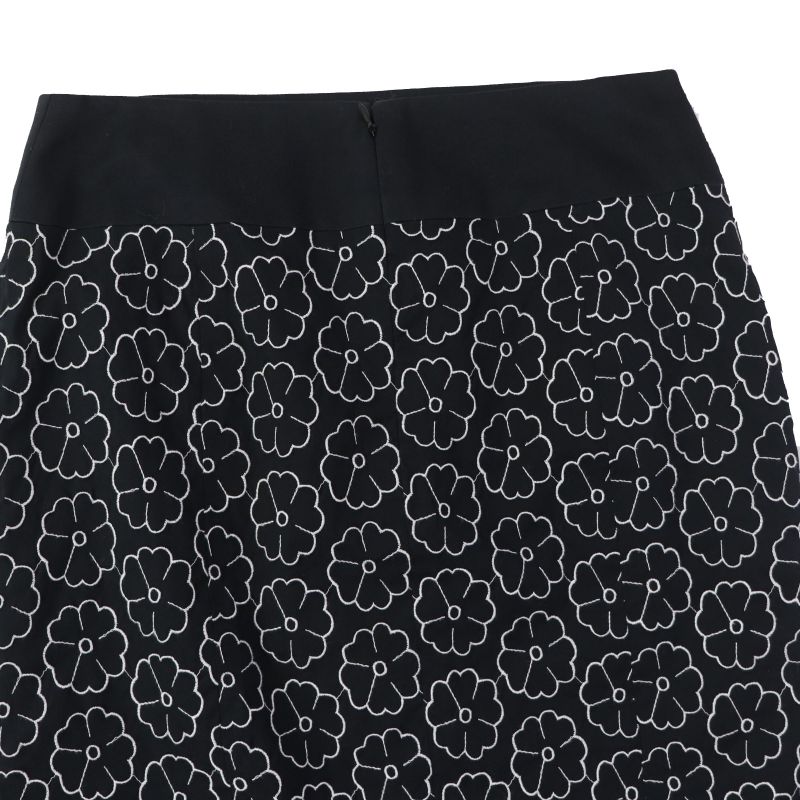 CHANEL 04P P22950 Camellia Pattern Skirt With Logo Plate Black White 36 Made